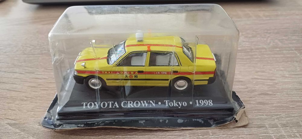 taxi Toyota Crown Comfort Tokyo 1998, macheta noua masina