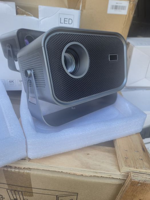 Топ Цена !WiFi6 , 4K ,  ,Проектор с вграден Android 11 и приложения.