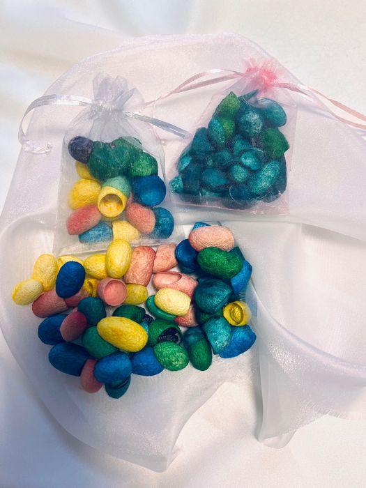 Арт материали - цветни копринени пашкули