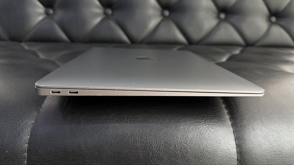 Apple MacBook Air M1 2020 года в плохом состояние
