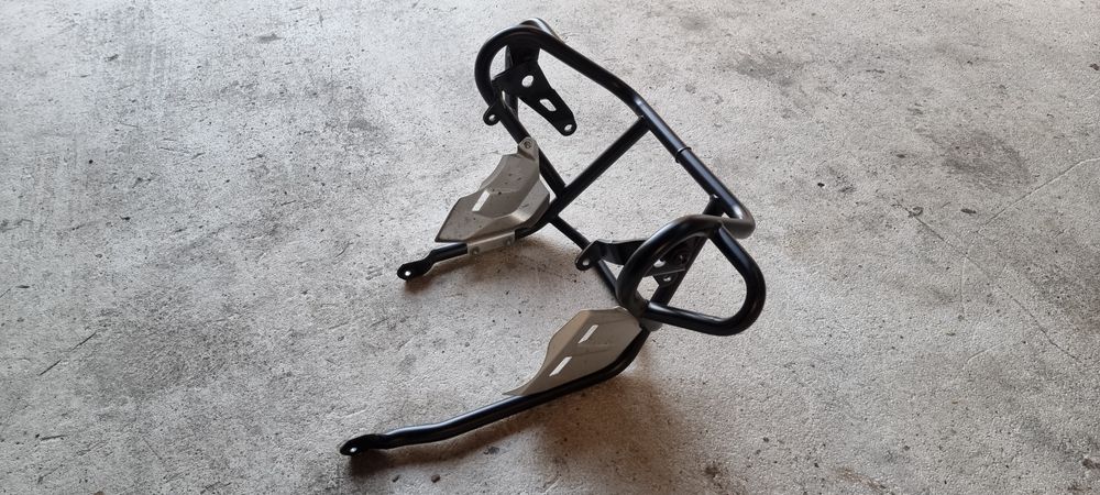 Parbriz Givi V-Strom 1050 + crash bar OE