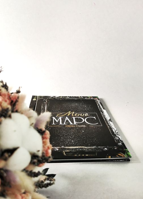 Меню, кожа, дерево, пластик.