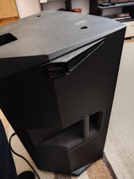 Активна тонколона Mackie