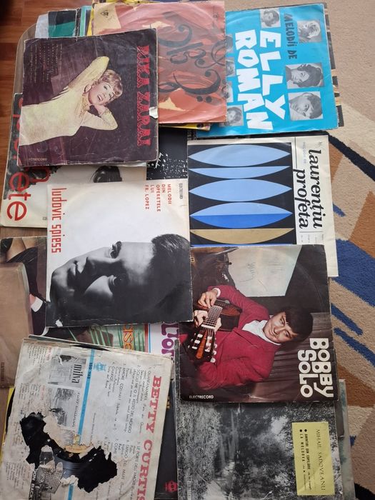 Vand discuri de vinil cu muzica clasica, usoara, populara, simfonică