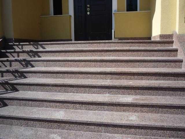 Гранит. Лестницы в комплекте