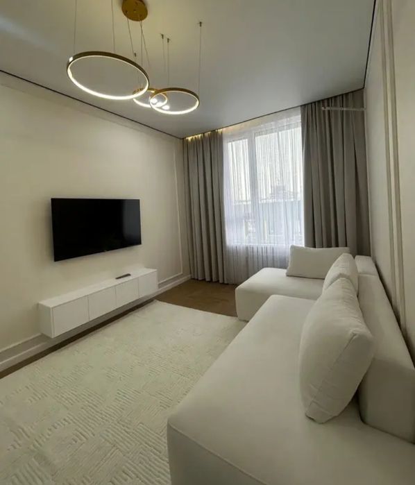 Oybek metro yonida 2 xonali kvartira ijaraga beriladi.