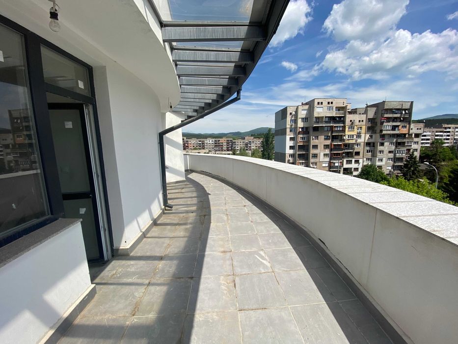 Продава се Двустаен апартамент в Перник, Изток - 102 кв.м за 981 €/кв.м - Снимка #1