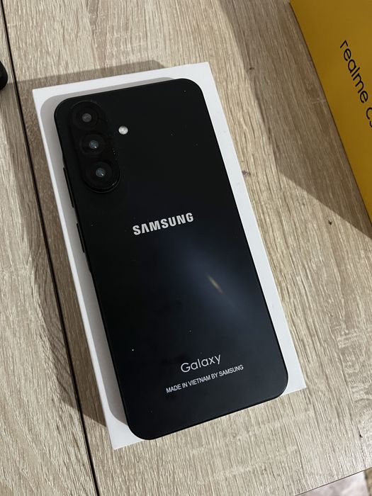 realme C35, samsung a56