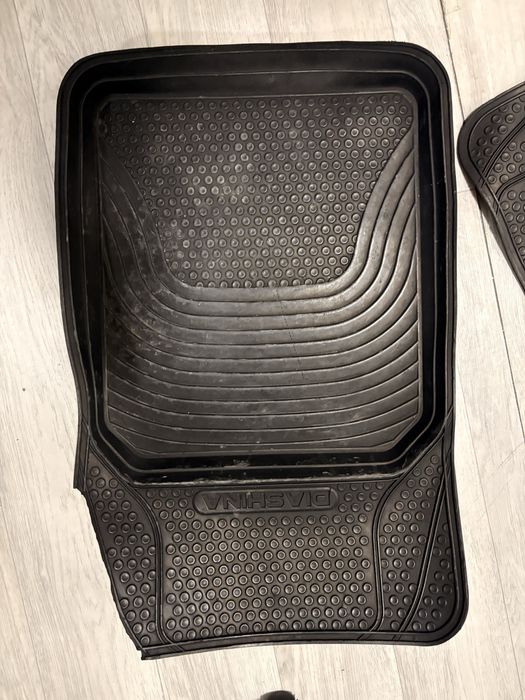 Полики, коврики для легковых машин