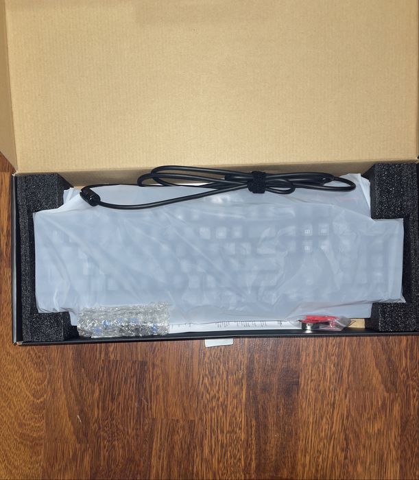 Tastatura Gaming Redragon Varuna RGB 100% prin cablu