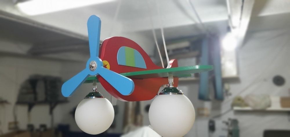 Продам люстру детскую