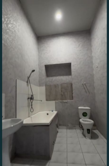 Здание арендага беремен 70жыллык мектептин тубинде Бердак кошеде 4млн