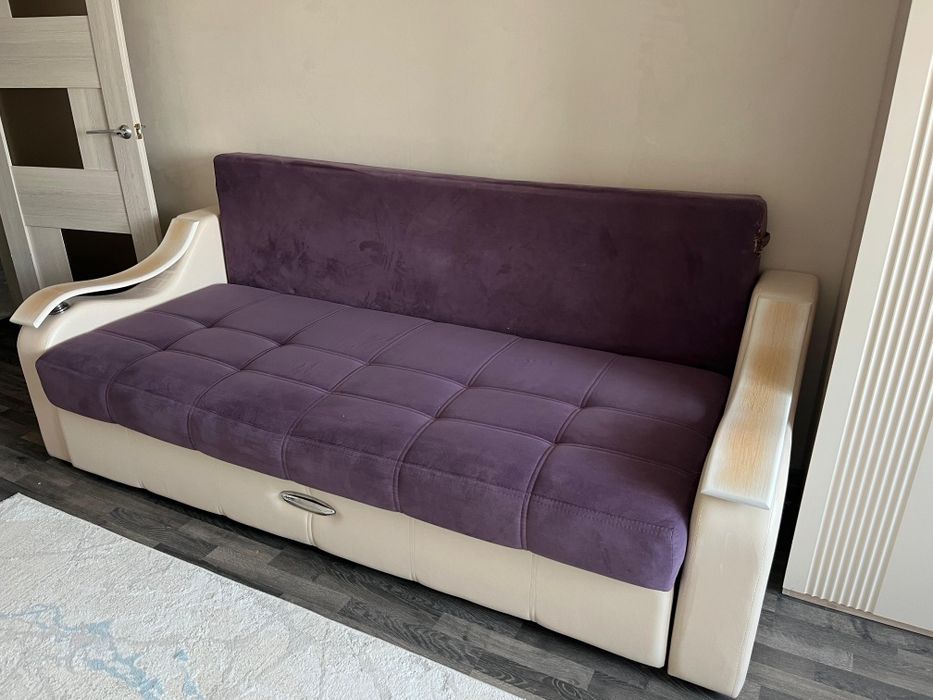 Продам диван (5 мкр)