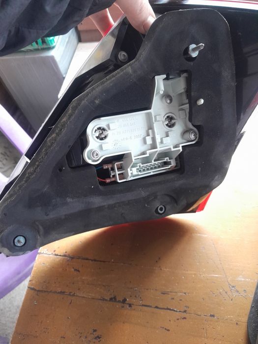 Продавам 2 стопа за мерцедес  ес класа 221