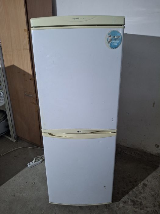 Не дорогой Холодильник LG  продам