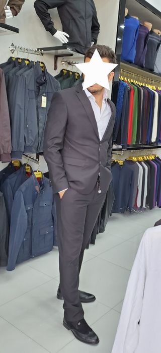 Еркаклар костюм бруги сотилади.