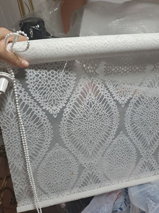 Жалюзи на окно б/у готовое.