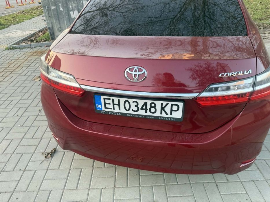 Продавам автомобил Toyota Corolla