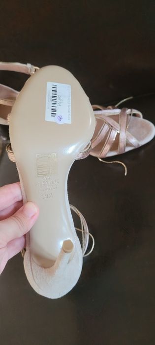 Valentino Garavani 
Sandale