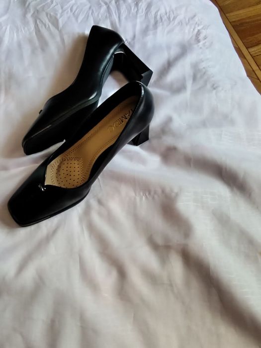 Туфли на каблуке  Новые  Размер 40