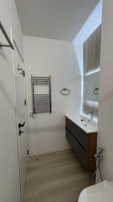 Дава се под наем Четиристаен апартамент в София, Център - 130 кв.м за 1400 € - Снимка #12