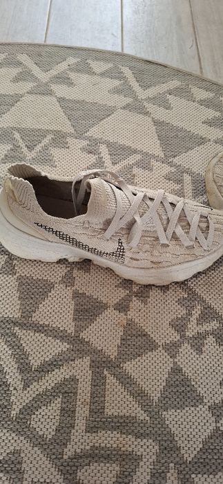 Vând adidasi nike