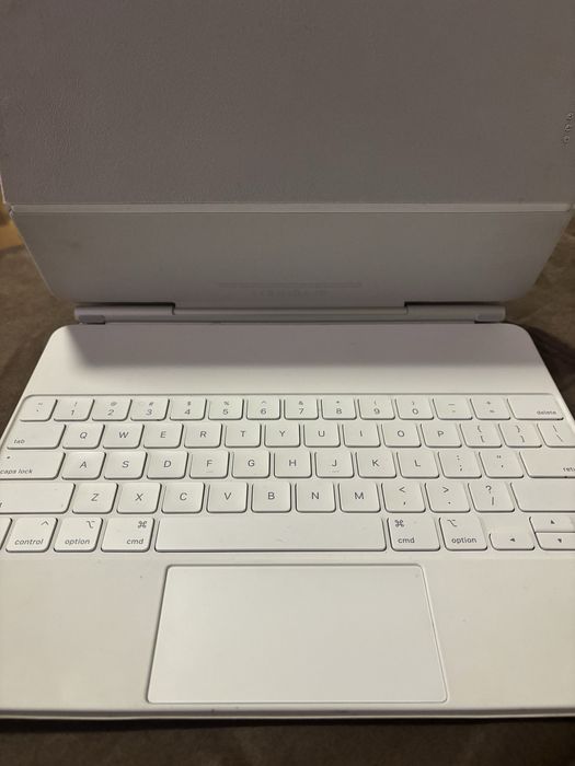 Клавиатура кейс за iPad Pro 12.9 + Apple pencil + 4 накрайника