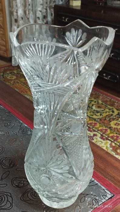 Продаю хрустальные вазы