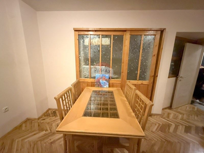 Продава се Тристаен апартамент в Варна, Спортна зала - 6927 кв.м за 16 €/кв.м - Снимка #2