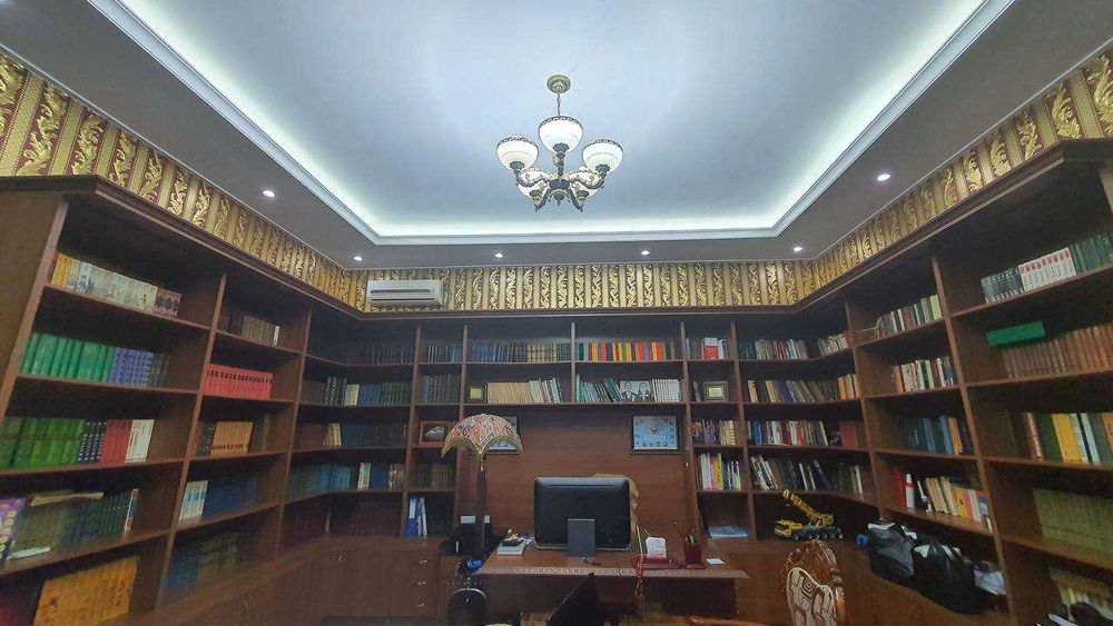 От города Чирчик 7км .Продам виллу на 16 сотках. Все коммуникации.