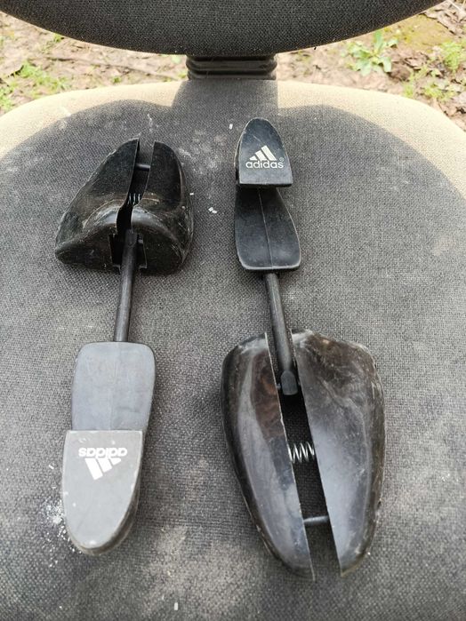 формодержатели для обуви бренда Adidas,