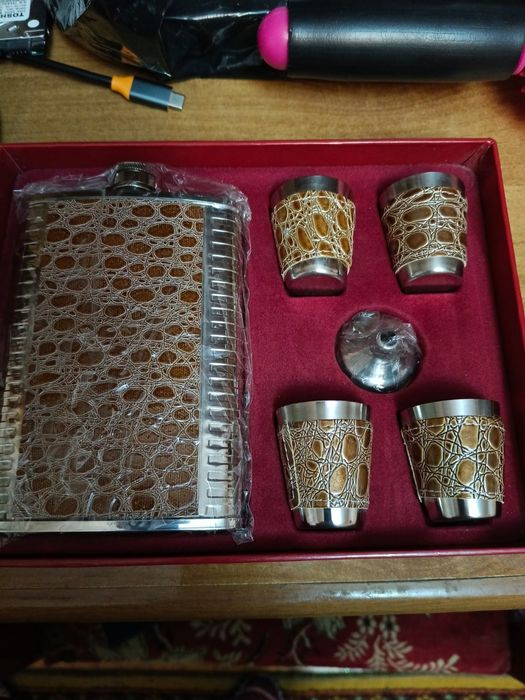 Фляшка с рюмками