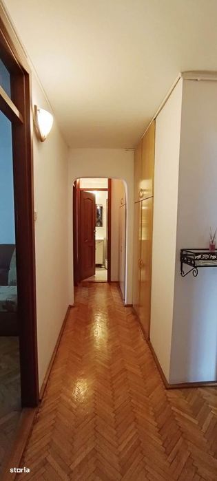 Apartament cu 4 camere in Tractoru-Independentei