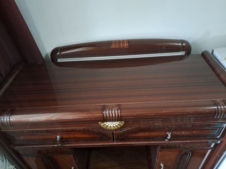 Комод с зеркалом