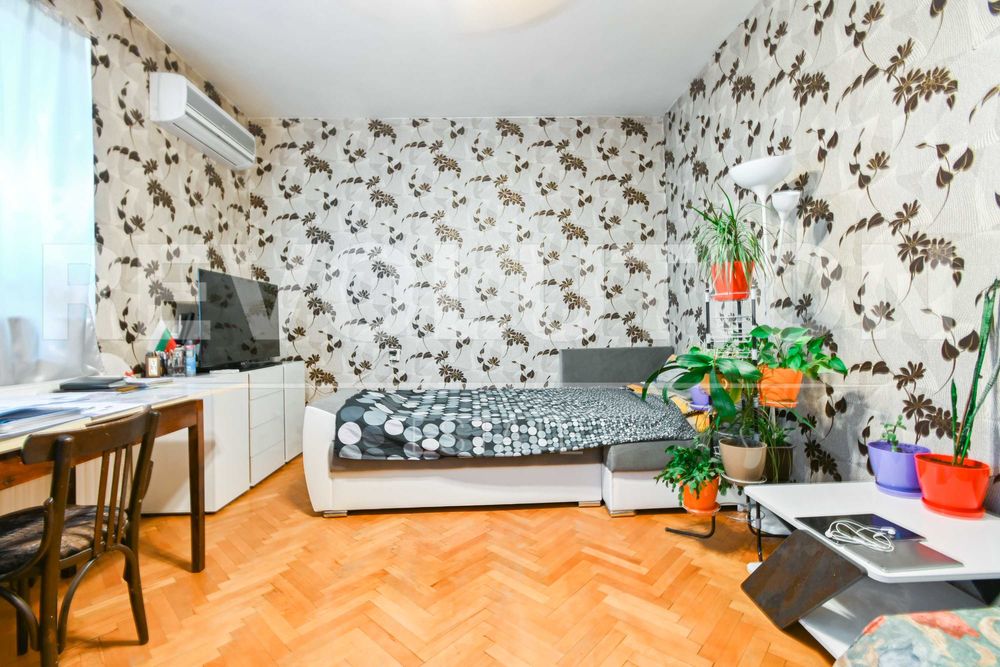 Тристаен апартамент в ж.к. Лагера