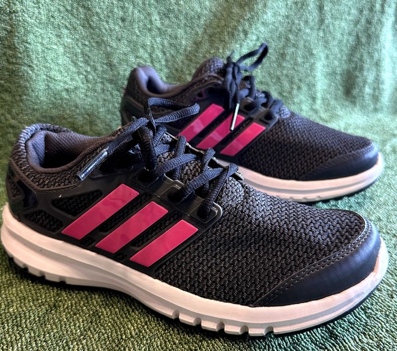 Adidas маратонки номер 35.5 сиво и розово