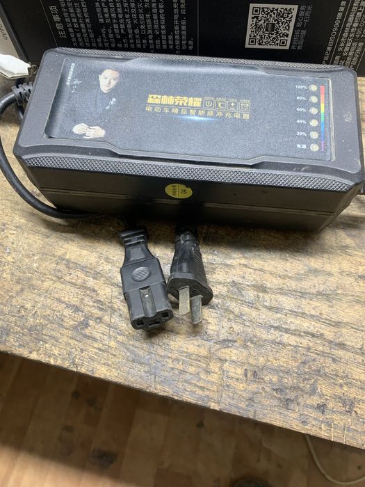 Продается зарядное устроиства