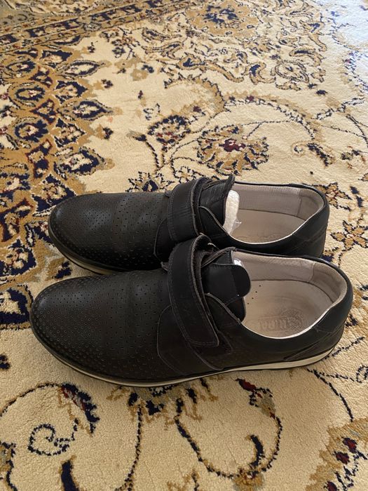 Продам кроссовки и туфли