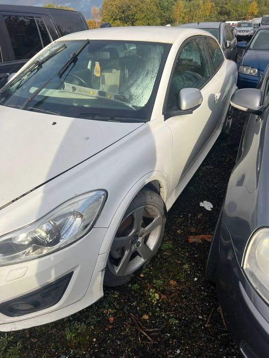 Dezmembrari volvo c30 1.6d cod D4164T cutie 5 trepte  Faruri xenon