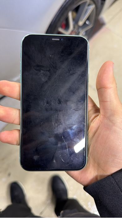 Iphone 11  среднем состояне