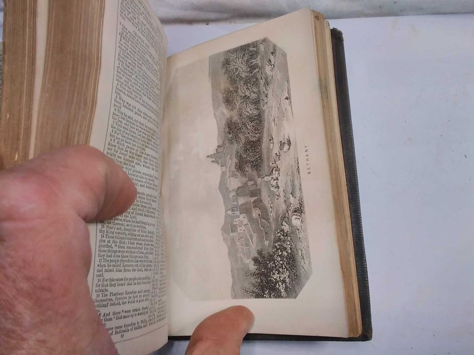 Biblia / Biblie veche ,engleza, 1871, 15x10x3 cm , coperta piele