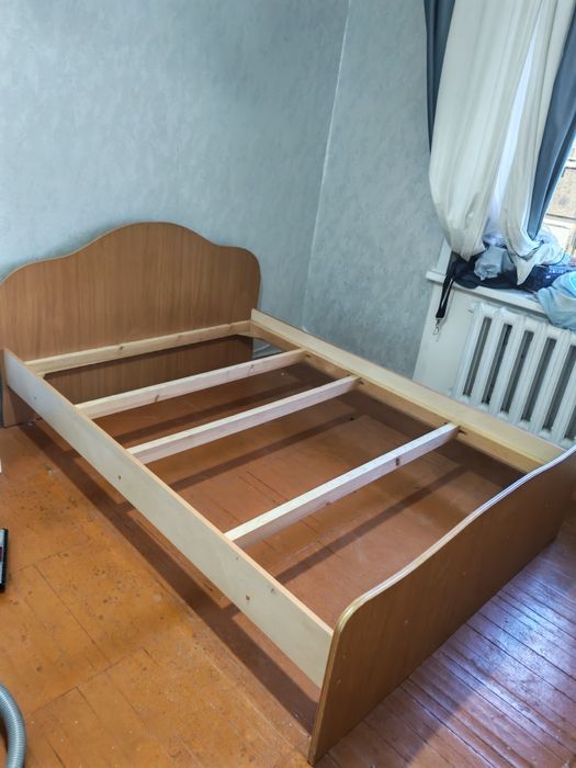 Продам кровать спальную