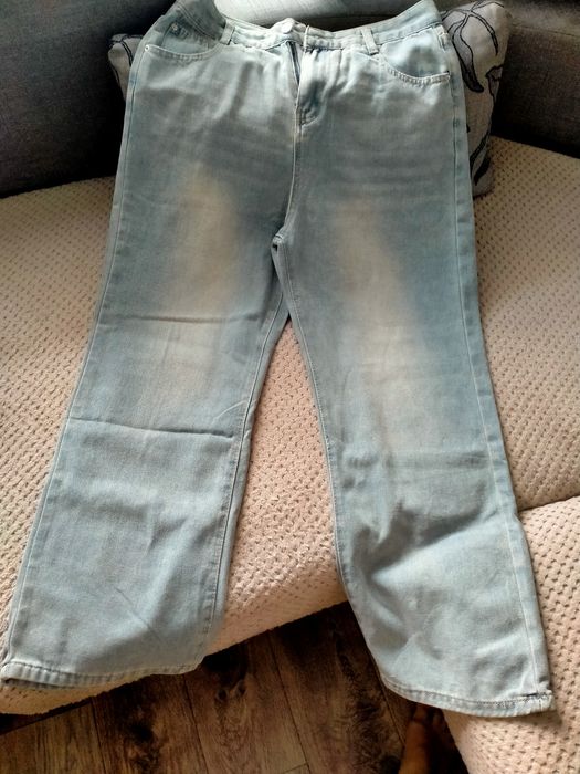 Продам новые женские джинсы