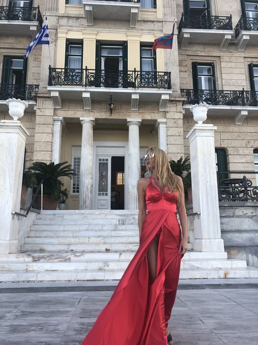 Дамска рокля от сатен