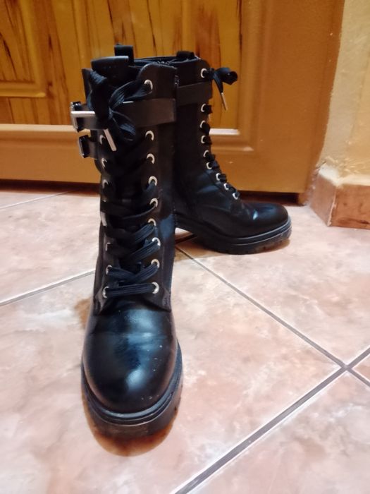 Vand ghete mărimea 38