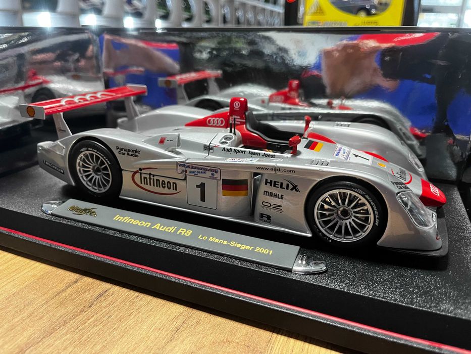 Нова метална колекционерска количка модел AUDI R8 Le Mans ' 2001  1:18