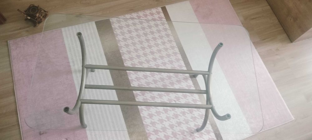 Măsuță cu blat de sticla pentru cafea