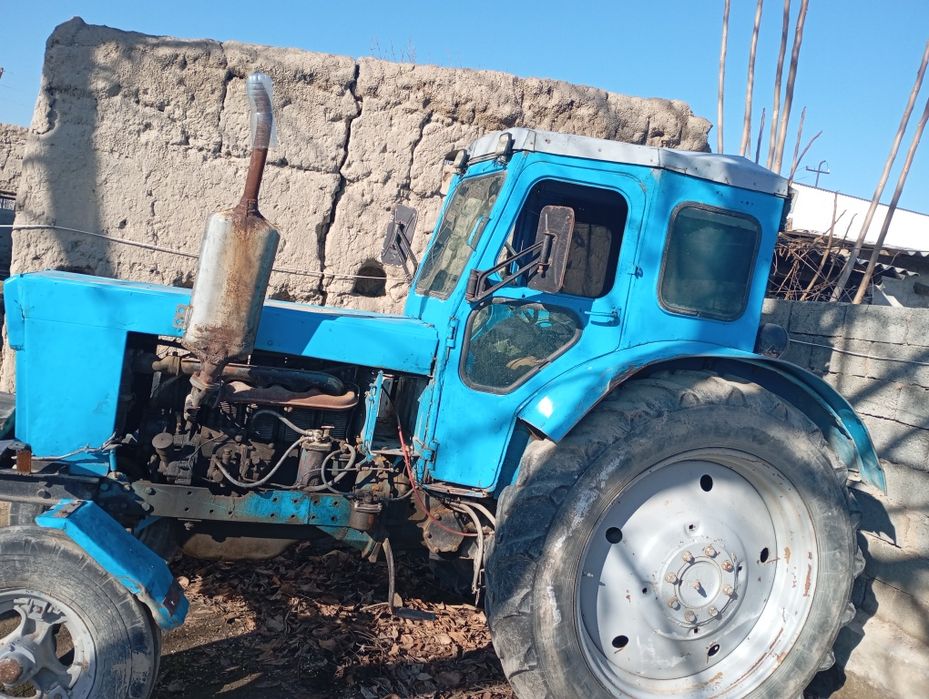 Traktor T40 yurib turibdi balon holatlari oʻrtacha matori ham yaxshi