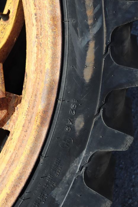 230/95 R44 cu jante ( second hand )  9.5-44  Cauciucuri tractor, Fiat, Case, Fendt, John Deere, New Holland, Massey Ferguson, UTB   Cauciucuri tractor