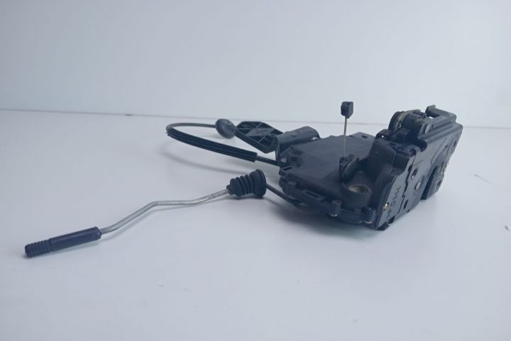 Broasca usa  Dreapta fata  3B0837868 Volkswagen VW Passat B5.5 (facel